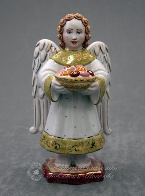 Ангел с пасхальными яйцами из пасхальной коллекции