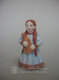 Девочка с соломенной куклой